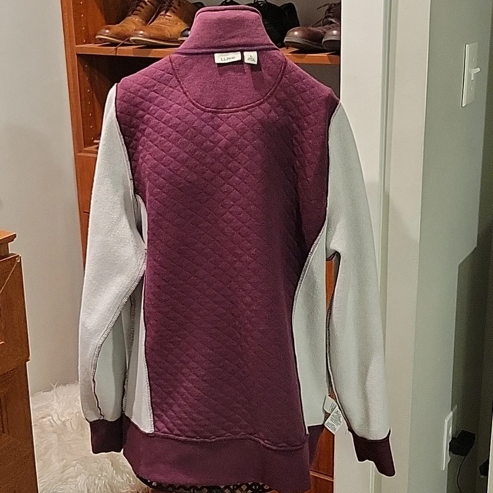 L.L. Bean sweater w/pouch pocket - Picture 4 of 5